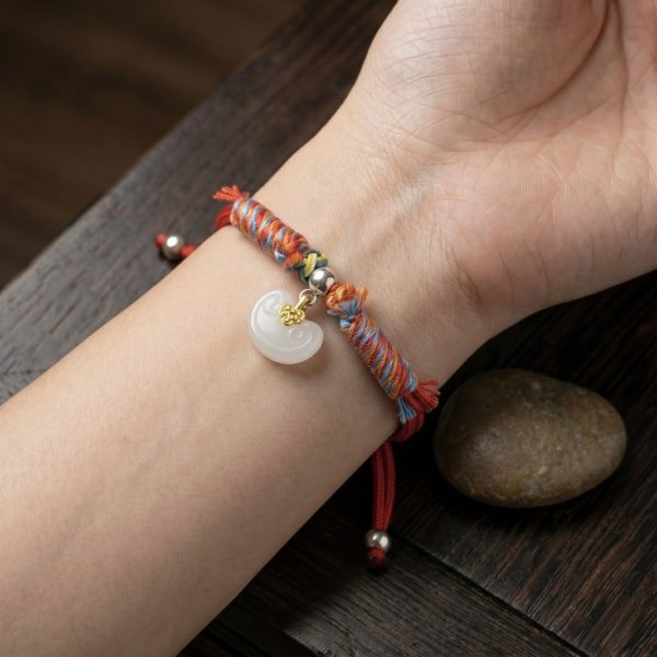 สร้อยข้อมือเชือกแดง ด้ายแดงมงคล + ด้าย 5 สี จี้หยกก้อนเมฆ เสริมโชคลาภ การเงิน ความสมดุล ฮวงจุ้ย ปรับขนาดได้ สายมู