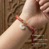 สร้อยข้อมือเชือกแดง ด้ายแดงมงคล + ด้าย 5 สี จี้หยกก้อนเมฆ เสริมโชคลาภ การเงิน ความสมดุล ฮวงจุ้ย ปรับขนาดได้ สายมู